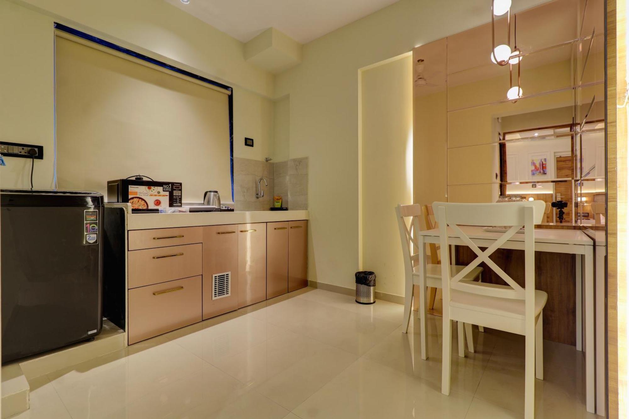 Home2 Suites And Service Apartments, Mumbai Airport ภายนอก รูปภาพ