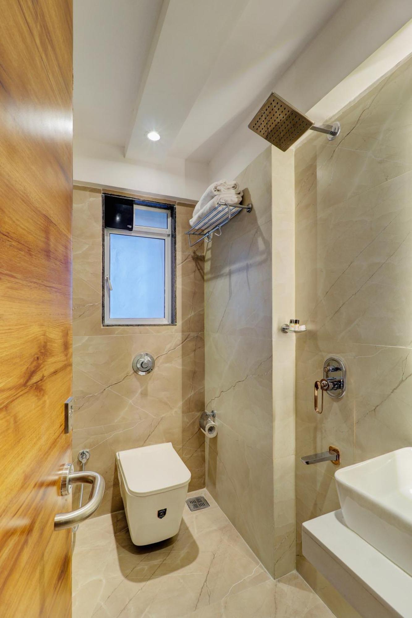 Home2 Suites And Service Apartments, Mumbai Airport ภายนอก รูปภาพ