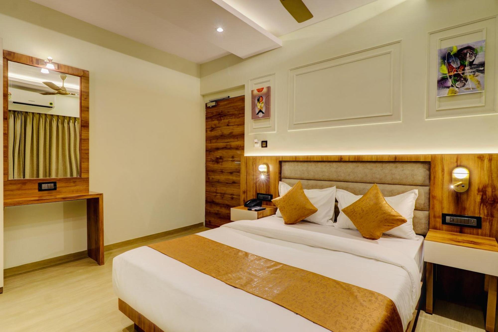 Home2 Suites And Service Apartments, Mumbai Airport ภายนอก รูปภาพ