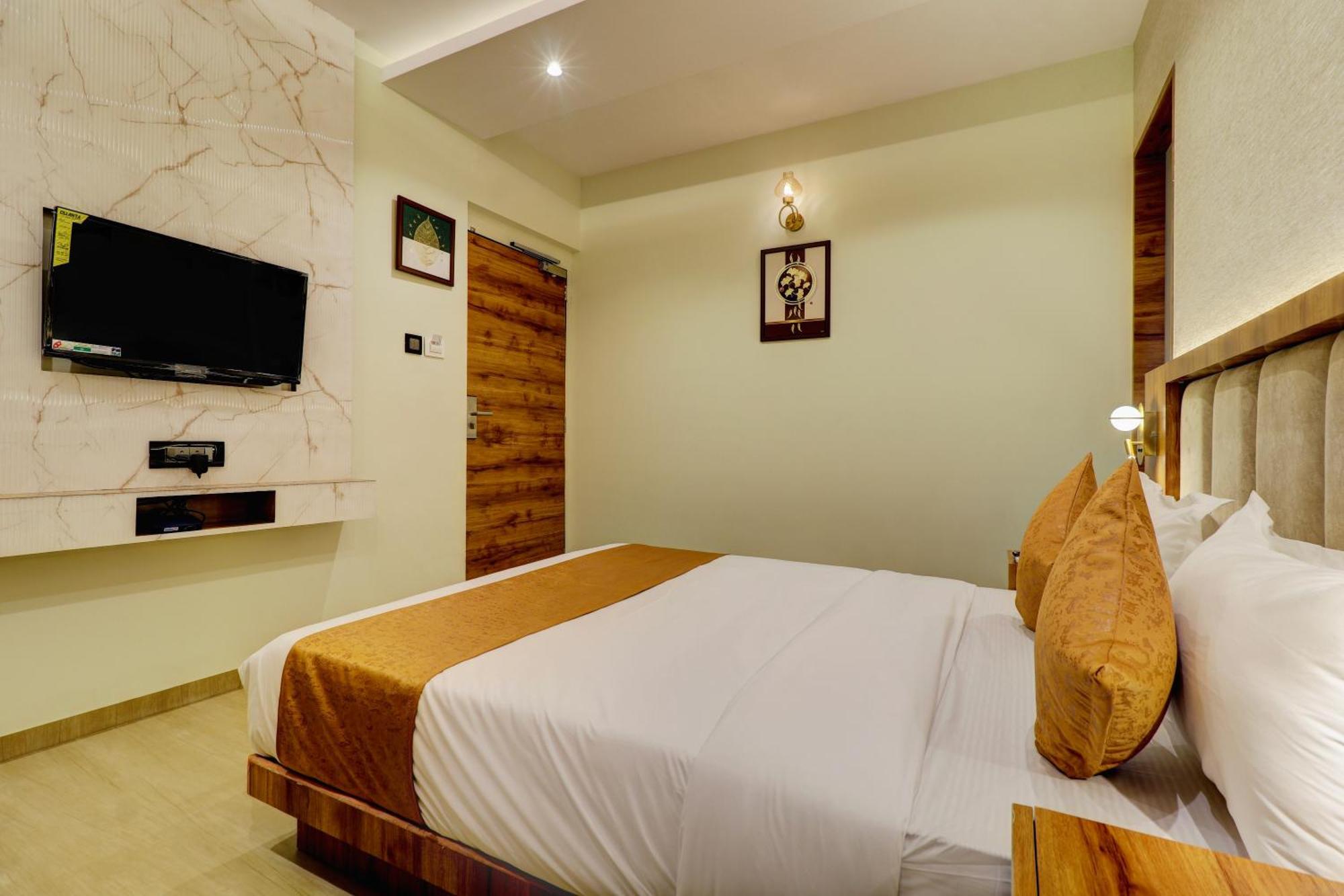 Home2 Suites And Service Apartments, Mumbai Airport ภายนอก รูปภาพ