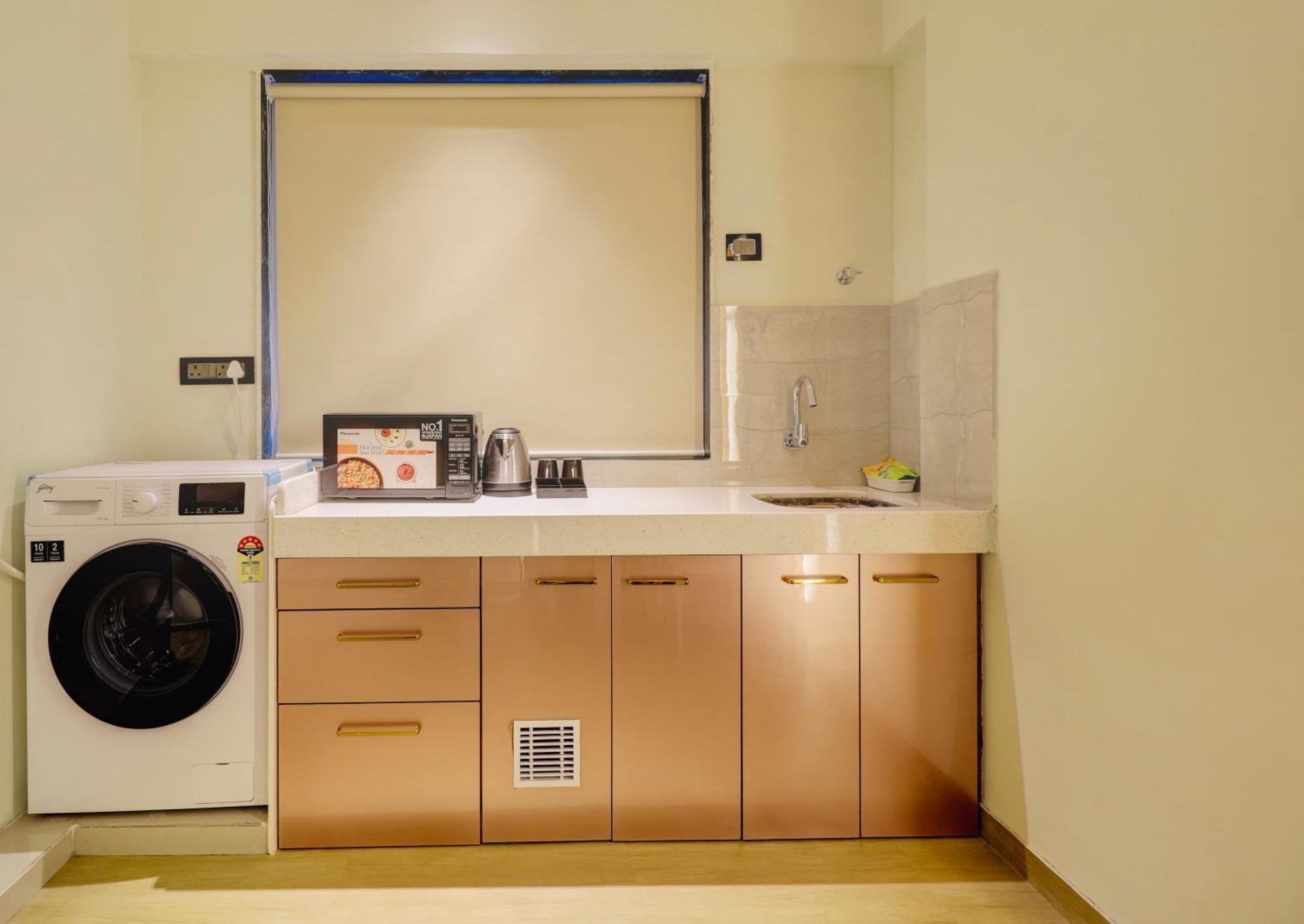 Home2 Suites And Service Apartments, Mumbai Airport ภายนอก รูปภาพ