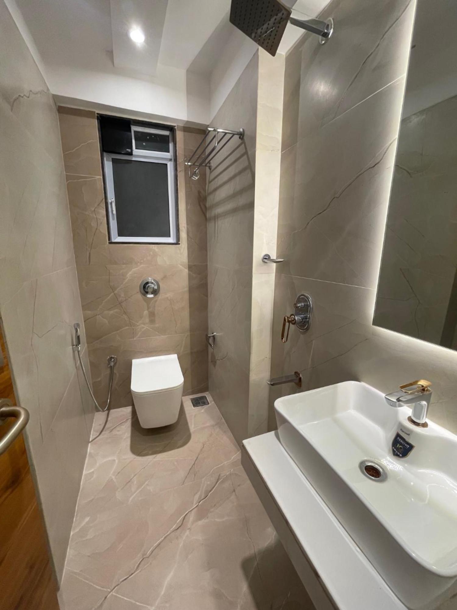 Home2 Suites And Service Apartments, Mumbai Airport ภายนอก รูปภาพ